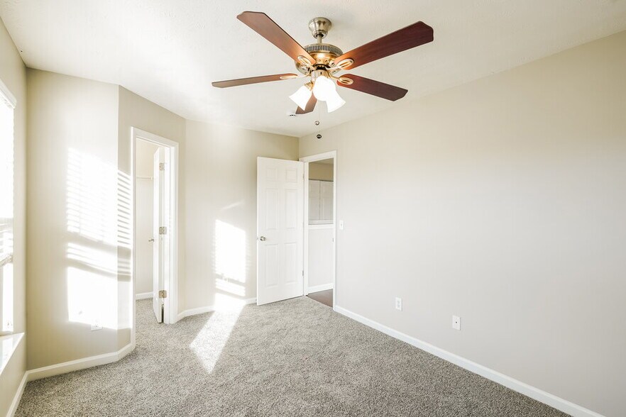 Building Photo - 305 Stewart Springs Dr