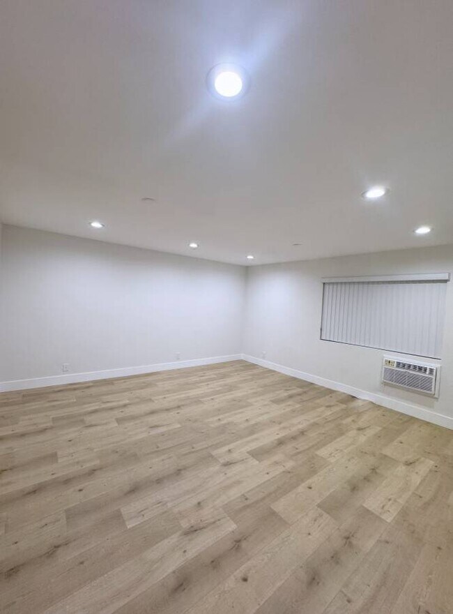 Building Photo - 1700 Keeler St