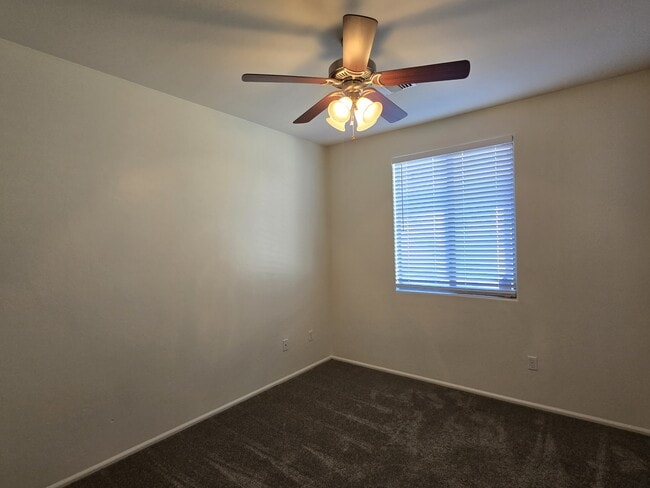 Building Photo - 3303 S Lakeside Ridge Loop