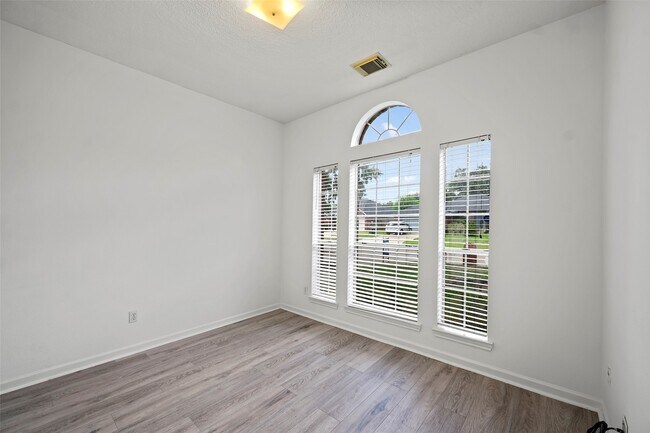 Building Photo - 21055 Southern Colony Ct