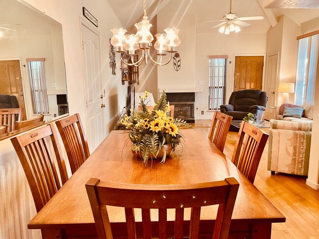 Building Photo - Coming Soon: Spacious, Fully Furnished 2 Bed, 2 Bath Condo in the Lakes!