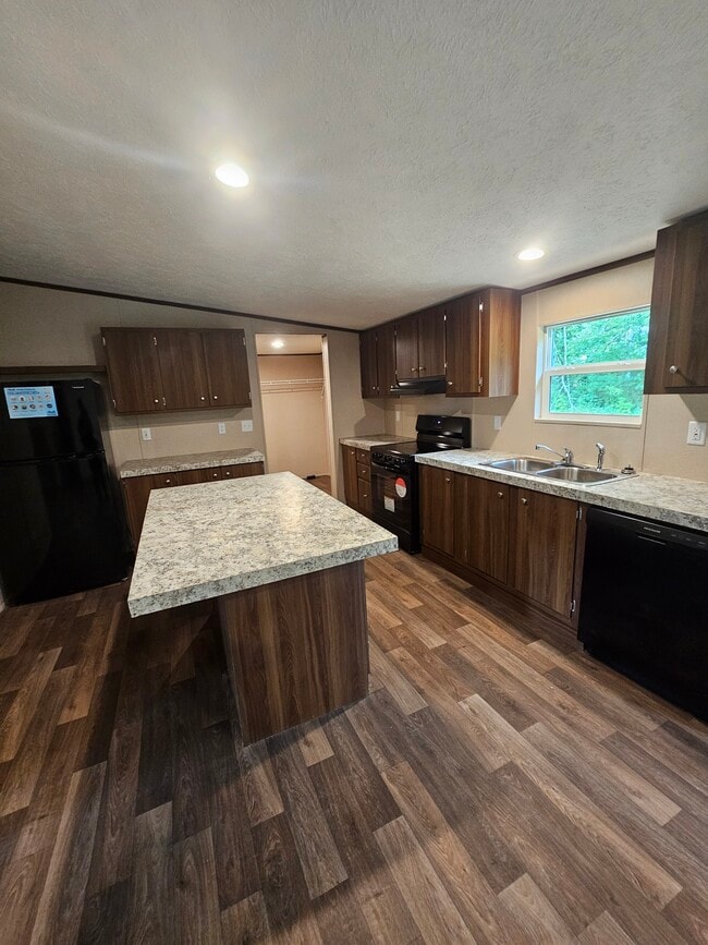 Building Photo - 167 Valleyview Dr