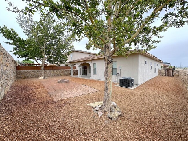 Building Photo - Northeast El Paso 3 Bed/2 Bath Refrig A/C