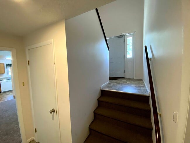 Building Photo - 810 Mary Anne Dr