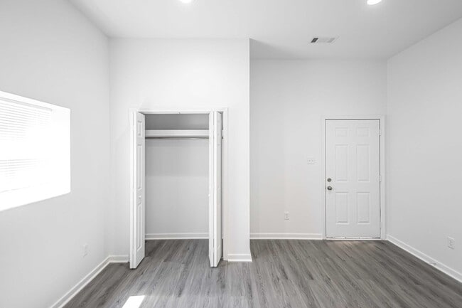 Building Photo - 214 S Park St