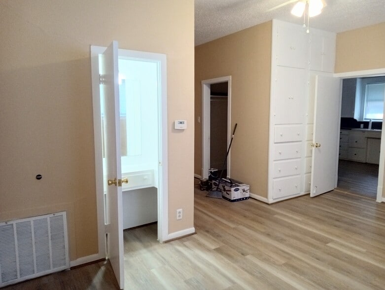 Building Photo - 516 Allen Ave