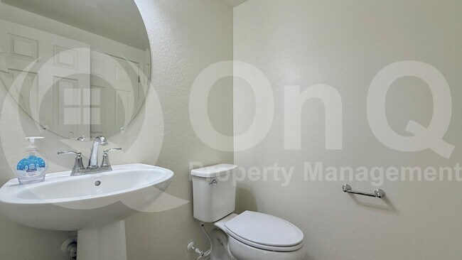 Building Photo - 3913 S 58th Ln