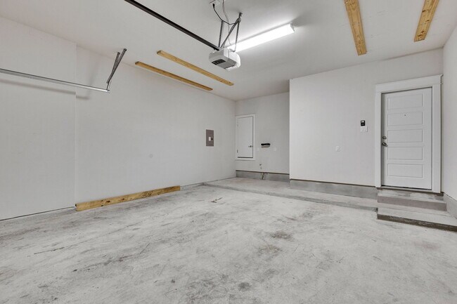 Building Photo - 156 Alexander