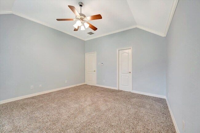 Building Photo - 2421 Baycrest Dr