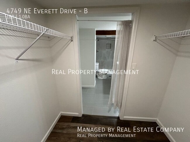 Building Photo - 4749 NE Everett Dr
