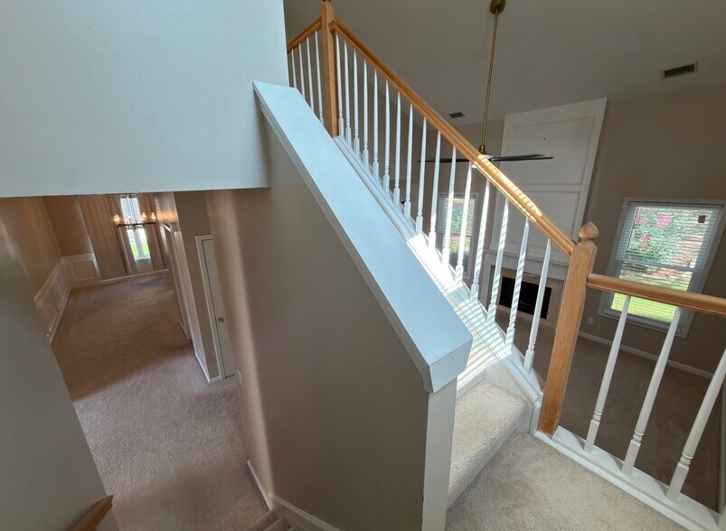 Building Photo - 1570 Valley Club Dr
