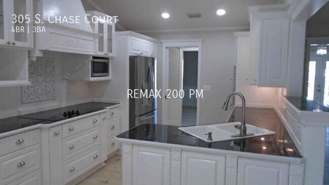 Building Photo - 305 S Chase Ct