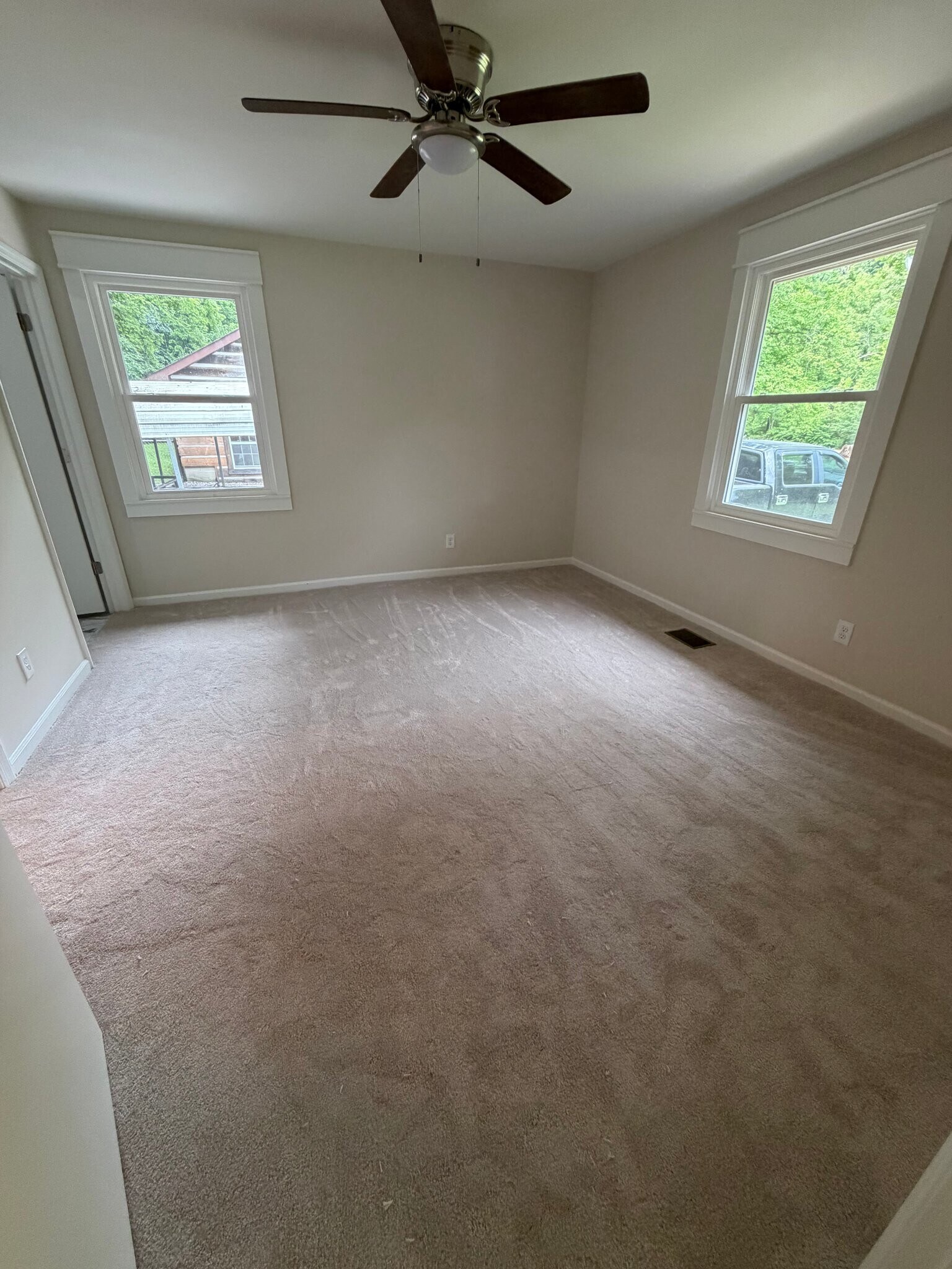 Building Photo - 1023 Deerfoot Dr