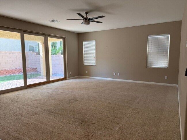 Building Photo - 4bedroom 3 bath 3 car garage