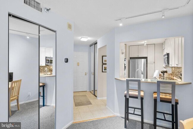 Building Photo - 900 N Stafford St