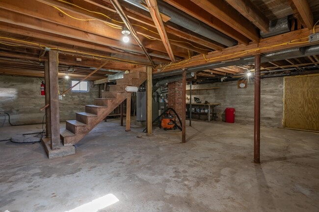 Building Photo - 12 Pound Rd