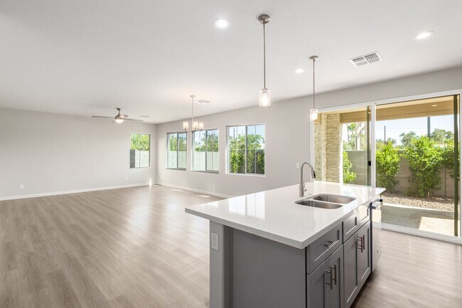 Building Photo - BEAUTIFUL PHOENIX HOME IN GATED COMMUNITY!