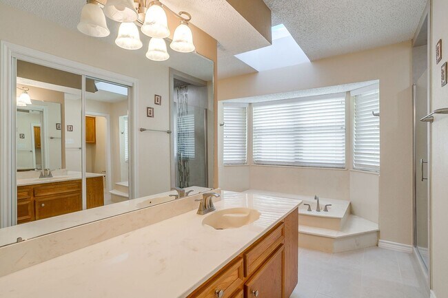 Building Photo - Great Move In Ready 3 Bedroom, 2 Bath Home Located in Northridge- Irving ISD- 75038