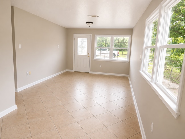 Building Photo - 5747 Pauline Dr