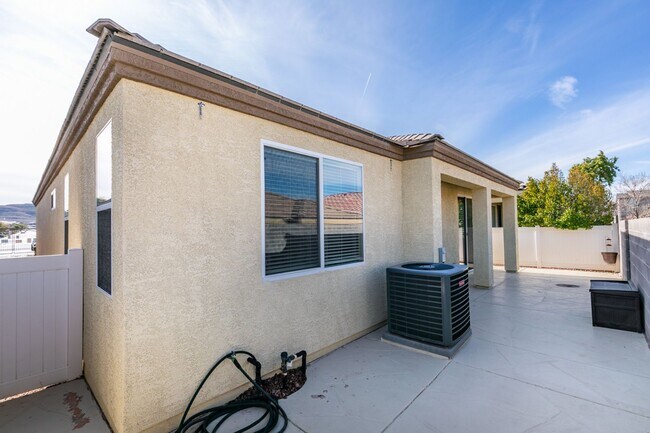 Building Photo - 6290 Majestic Hills Ave