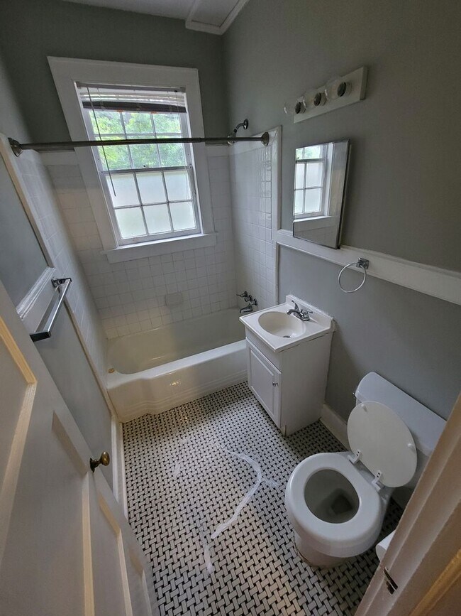 Building Photo - 202 South Harden Street