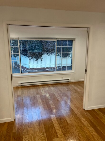bonus room / office - 19614 80th Ave W