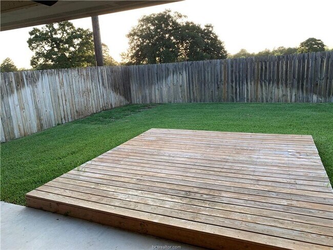 Building Photo - Beautifully 4 bedroom, 3 bathroom house wi...