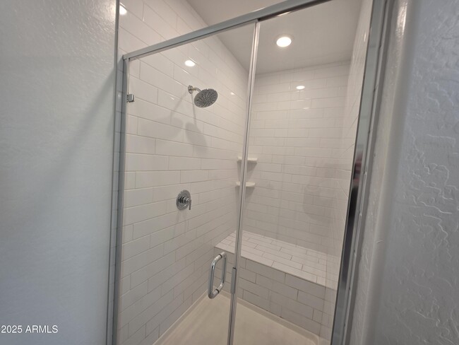 Building Photo - 319 Pinnacle Ridge Dr