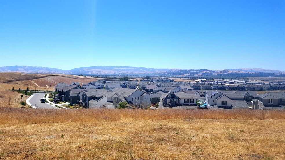 Building Photo - 2256 W Cantara Dr