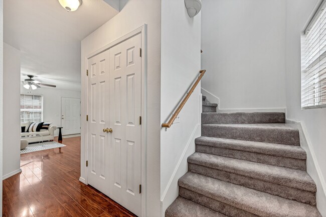Building Photo - 864 Melmar Dr