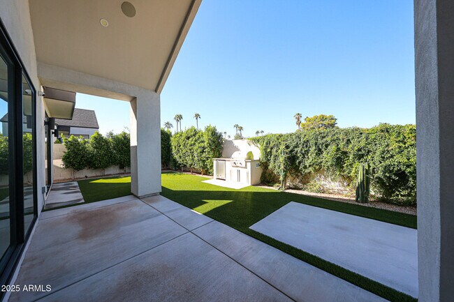 Building Photo - 6314 N 10th Dr
