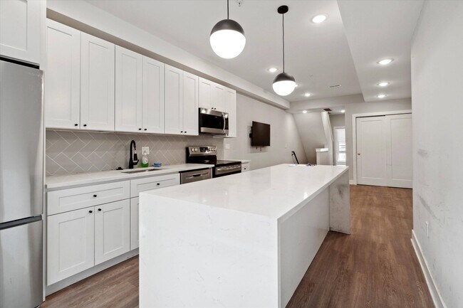 Building Photo - 1618 N Sydenham St