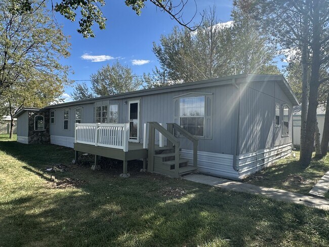 Primary Photo - 758 W G Rd