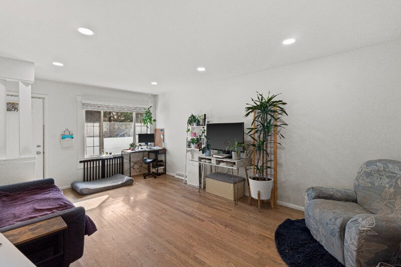 Building Photo - 3668 E Carpenter Ave