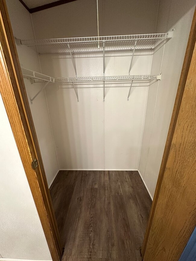 Building Photo - $1,350 / Month | 3 Bed · 2 Bath · 1,375 Sq...