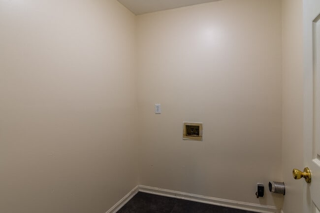 Building Photo - 1051 Waltons Ct