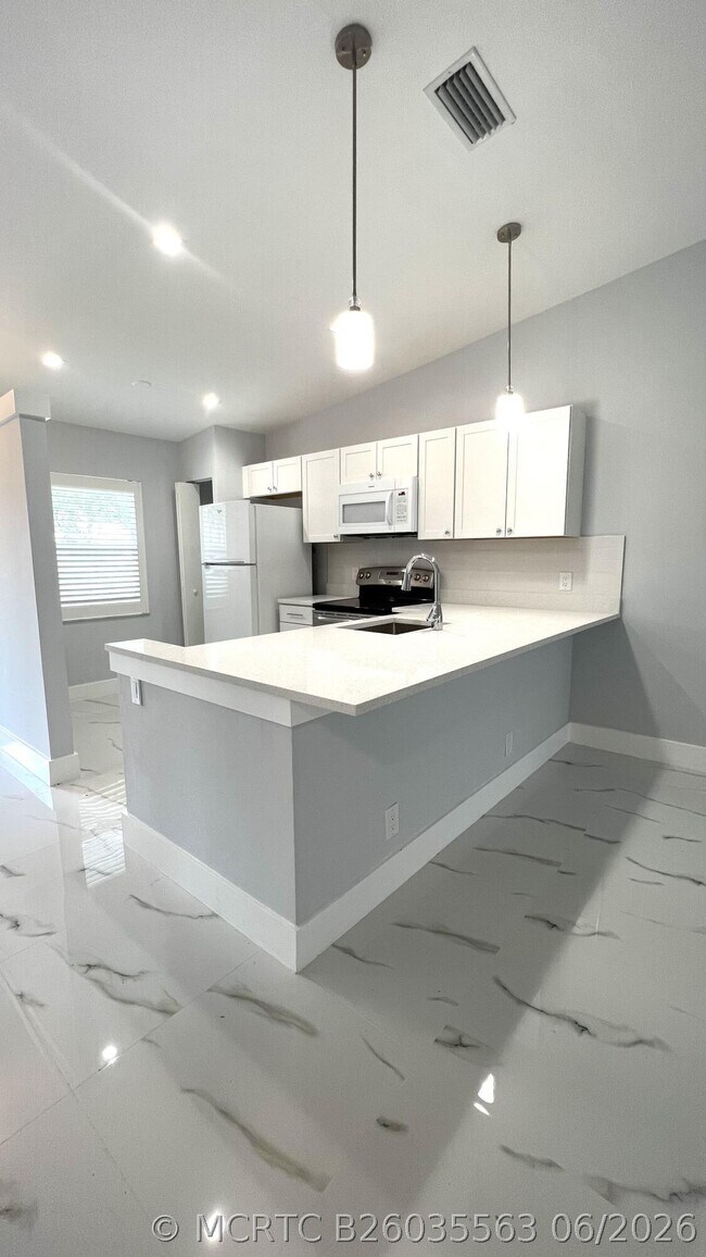 Building Photo - 8743 Rheims Rd