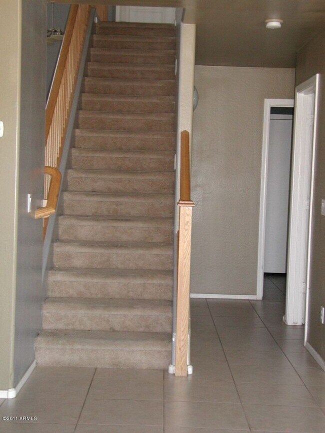 Building Photo - Charming 5 Bed 3 Bath Laveen home