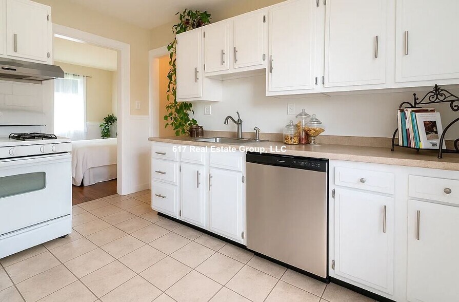 Primary Photo - 60 Litchfield St