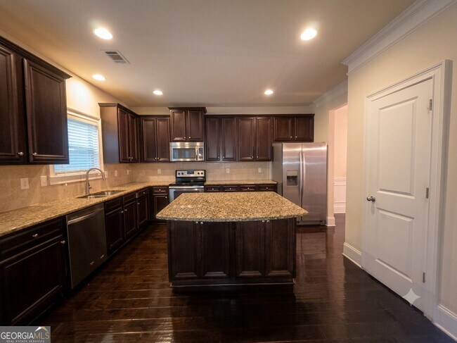 Building Photo - 165 Regency Pl