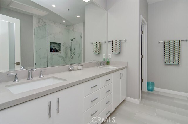 Building Photo - 200 Paris Ln