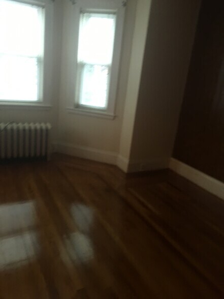 Building Photo - 37 Estes St