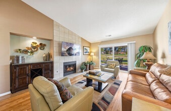 Building Photo - 651 Vista Lago Cir N