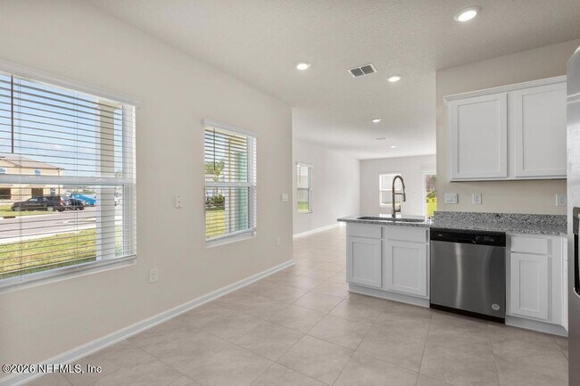 Building Photo - 21 Temple Dr