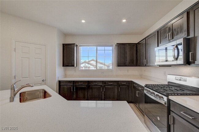 Building Photo - 1360 Cerulean Ave