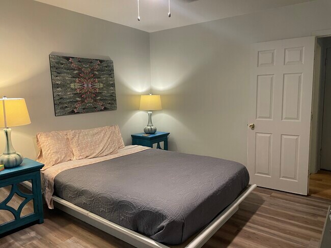 Building Photo - Furnished Room Rentals 4-6 month rental