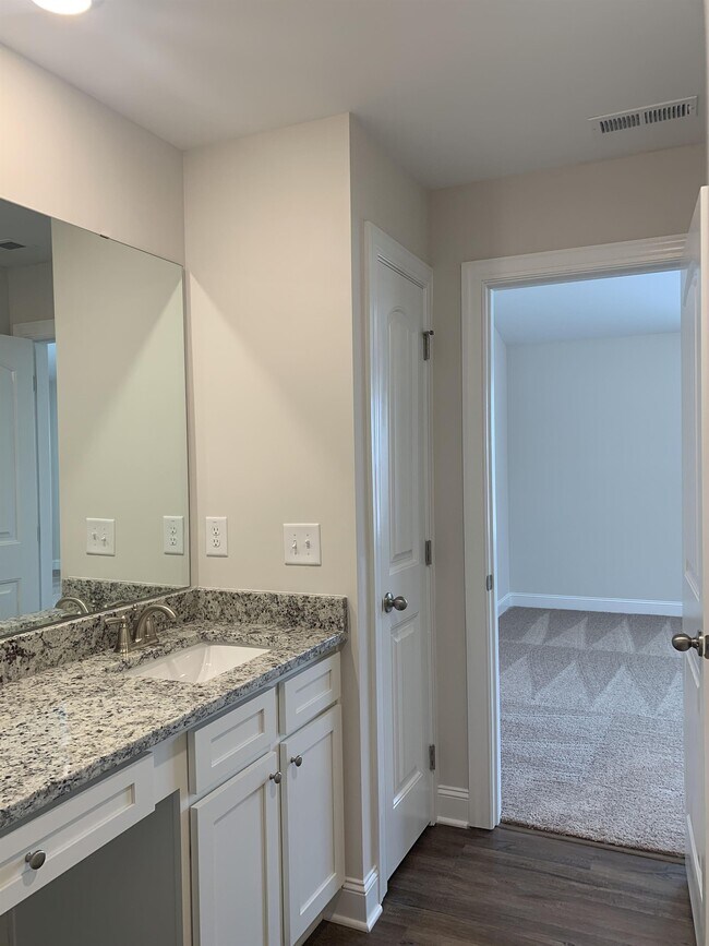 Building Photo - 6927 Eddy Point Ln