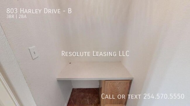 Building Photo - 803 Harley Dr