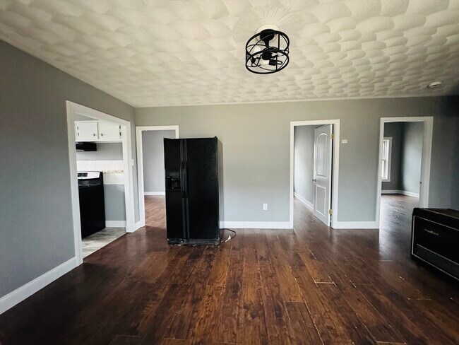 Building Photo - 166 Bradford Ave