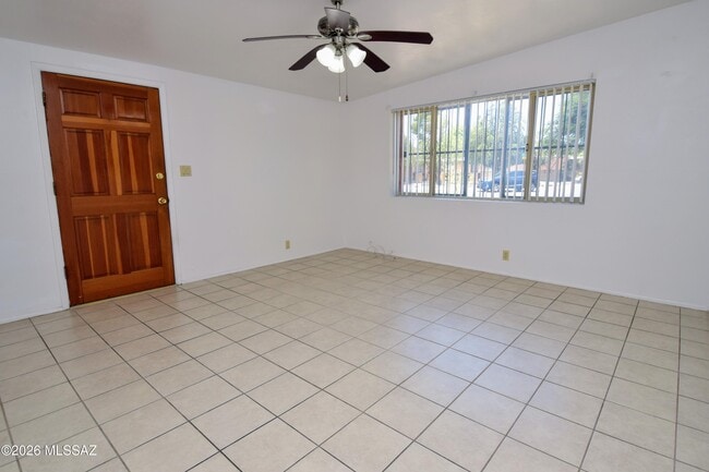 Building Photo - 3156 N Vista Del Forte Dr